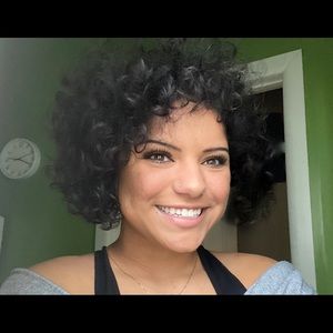 Meet your Posher, Clarissa